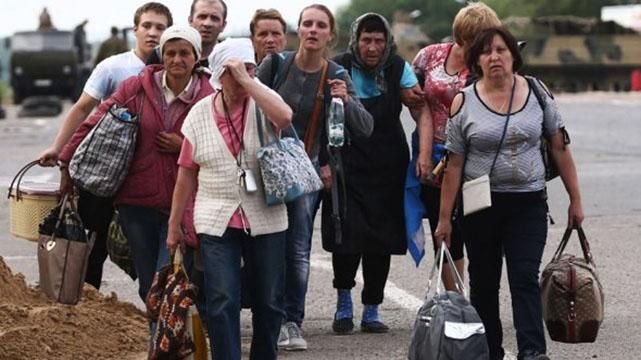 Прем'єр Польщі поговорив з Юнкером про "десятки тисяч утікачів від війни в Україні" Прем'єр Польщі поговорив з Юнкером про "десятки тисяч утікачів від війни в Україні"