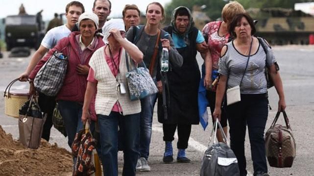 Премьер Польши поговорил с Юнкером о "десятках тысяч беженцев от войны в Украине"