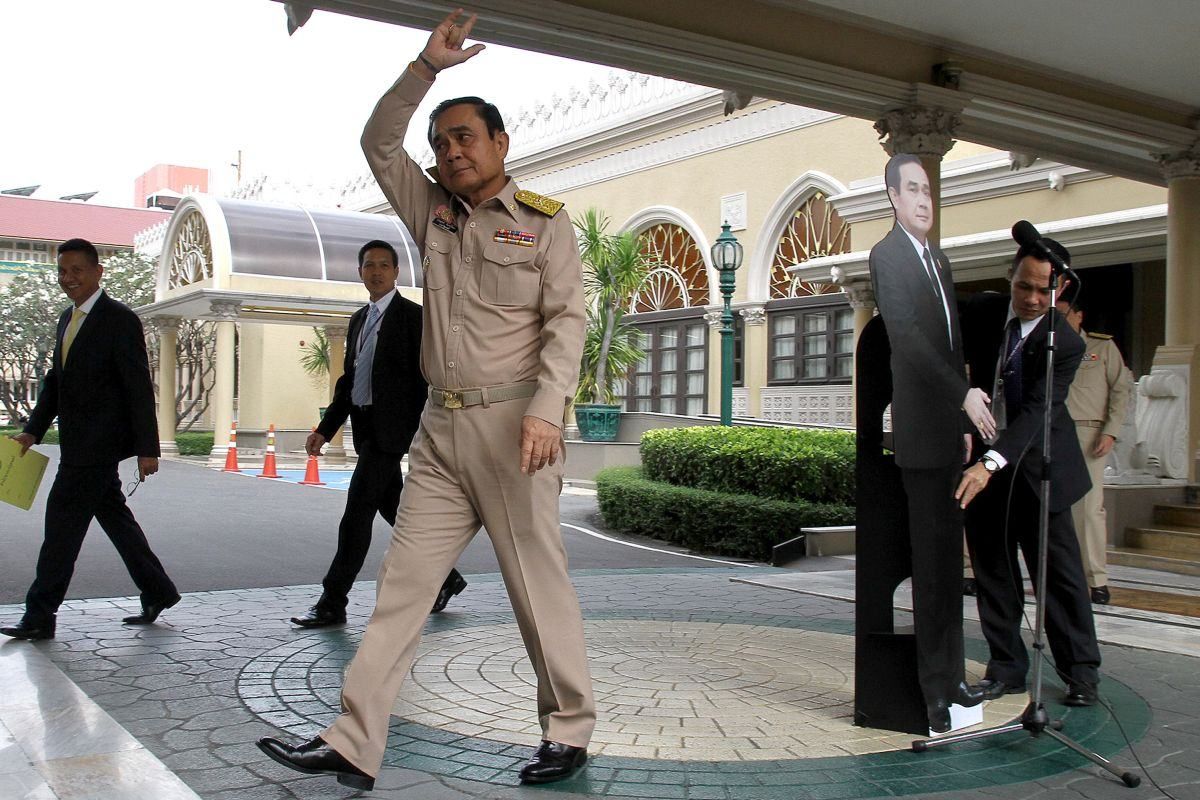 "Поговоріть з ним": прем’єр Таїланду вказав журналістам спілкуватись з його картонною копією  