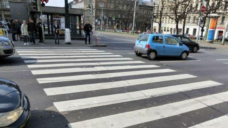 Где в Киеве не стоит переходить дорогу: появилась карта с опасными "зебрами"