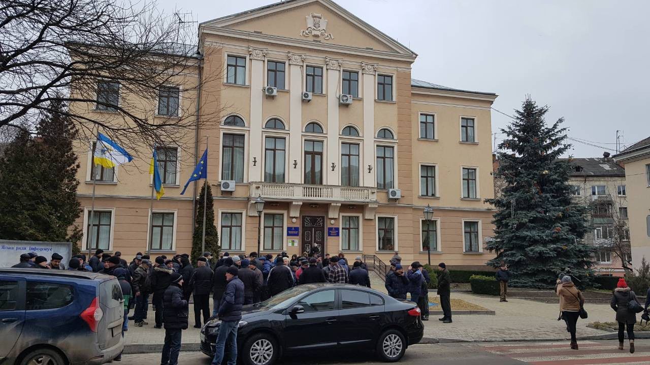 В Тернополе водители маршруток вышли на массовые протесты