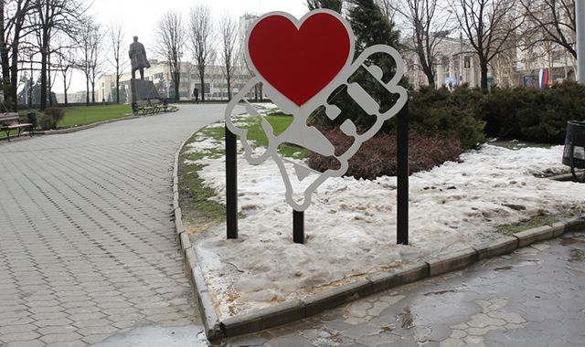 Жители оккупированного Донецка меняют вещи на еду Жители оккупированного Донецка меняют вещи на еду