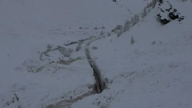 Рятувальники розчищають дорогу в Альпах