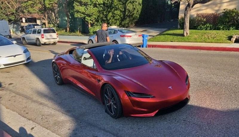 Tesla Roadster 2020 вже з'явився на дорогах Tesla Roadster 2020 вже з'явився на дорогах
