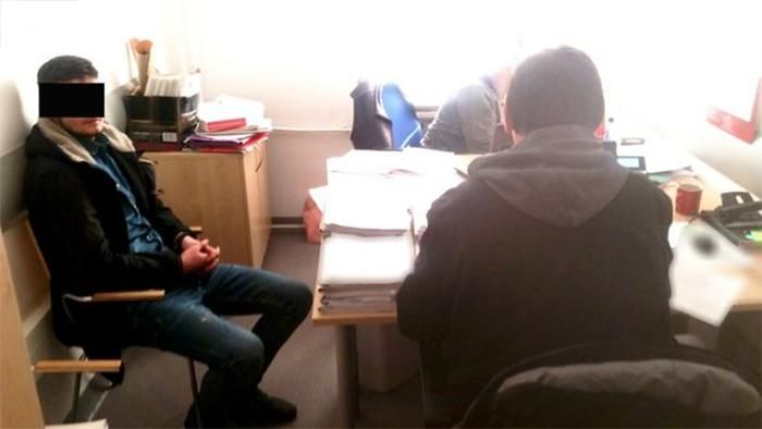 П'яні українці накинулися з кулаками на двох поляків у центрі Варшави П'яні українці накинулися з кулаками на двох поляків у центрі Варшави