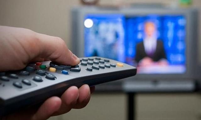 Украинским политикам хотят запретить вести программы на телевидении