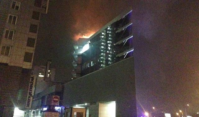 У Києві загорівся торговий центр: фото, відео У Києві загорівся торговий центр: фото, відео