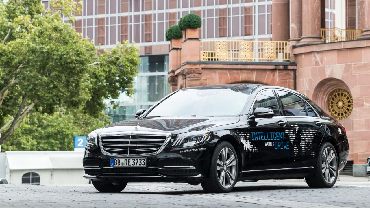 Mercedes-benz постепенно избавляется от водителей: Видео