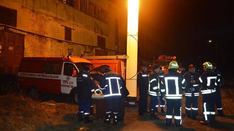 На підприємстві Чернігова спалахнула масштабна пожежа: фото На підприємстві Чернігова спалахнула масштабна пожежа: фото