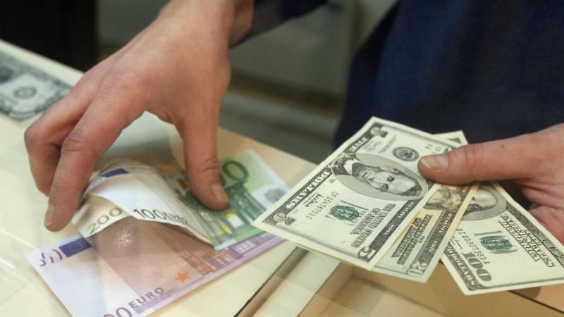 Новий антирекорд гривні: в НБУ пояснили чергове падіння нацвалюти Новий антирекорд гривні: в НБУ пояснили чергове падіння нацвалюти