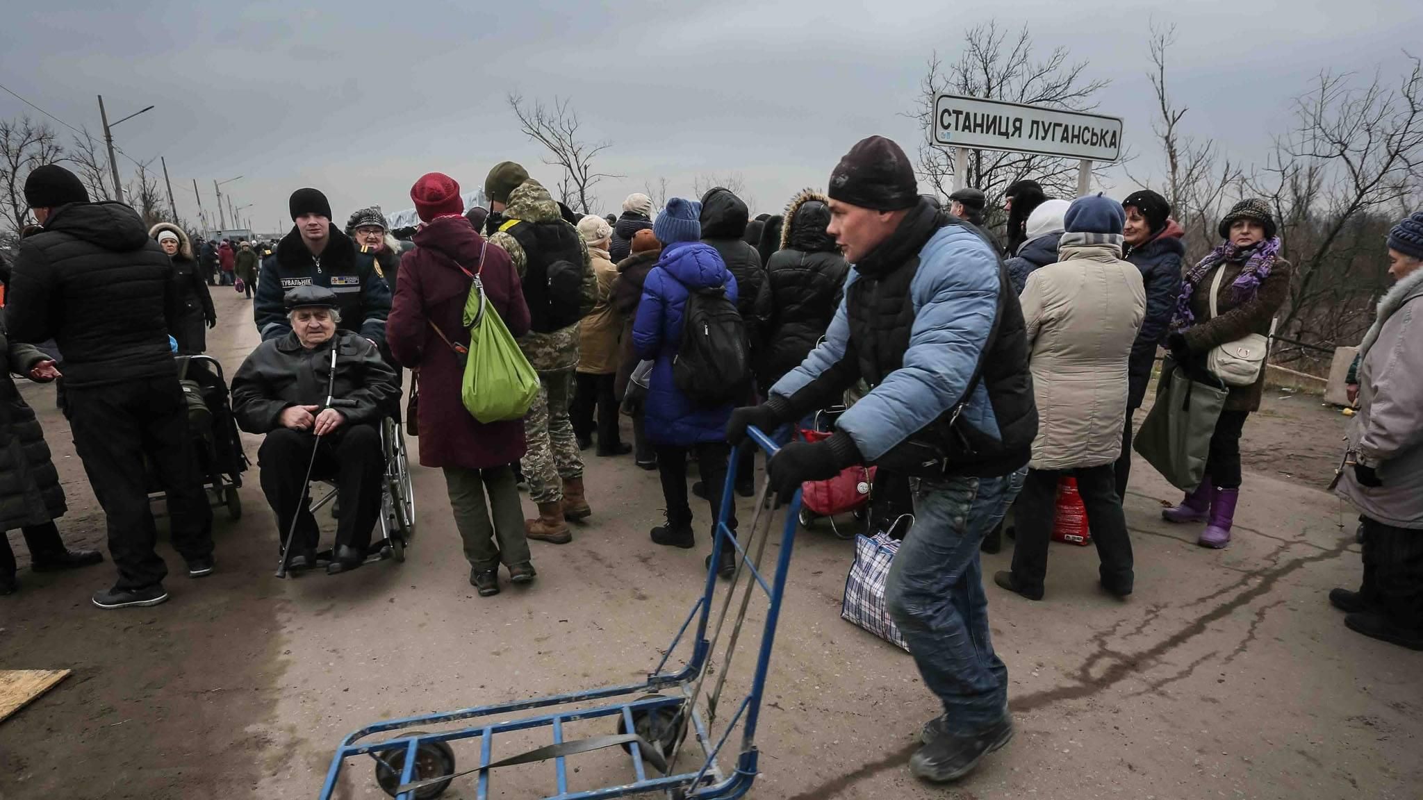 Що зараз відбувається поблизу КПП "Станиця Луганська": вражаючі фото