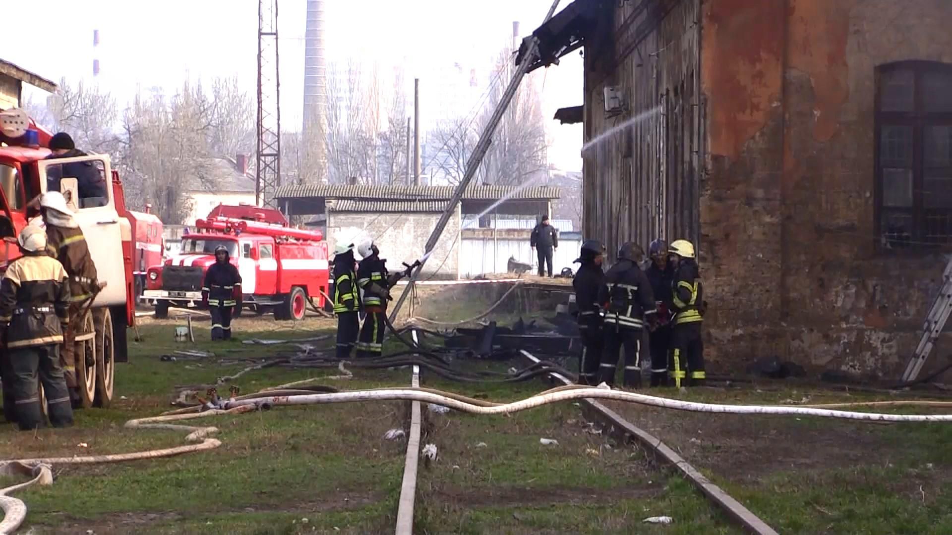В Одессе горели склады железнодорожной станции: видео