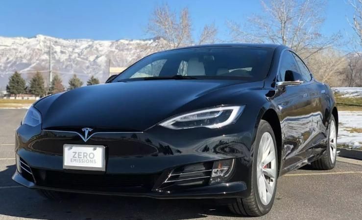 Tesla стала броньованою: з'явилось фото та відео