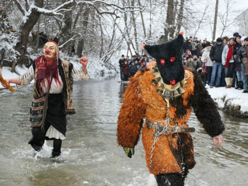 Коза, чорт, єврей, циган, лікар, або як в Україні святкують Свято Маланки
Коза, чорт, єврей, циган, лікар, або як в Україні святкують Свято Маланки