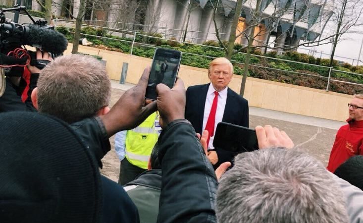 В Лондоне изобретательно посмеялись с Трампа после отмены его визита: фото В Лондоне изобретательно посмеялись с Трампа после отмены его визита: фото