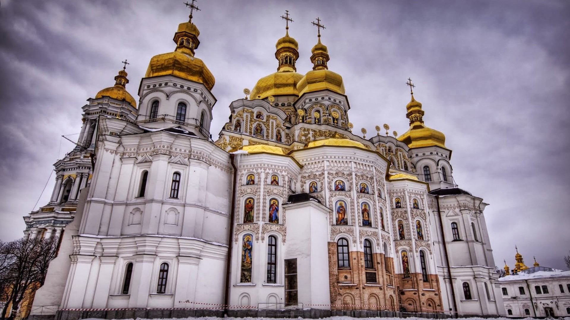 Проповіді чи пропаганда: чому пікетують церкви Московського патріархату в Україні