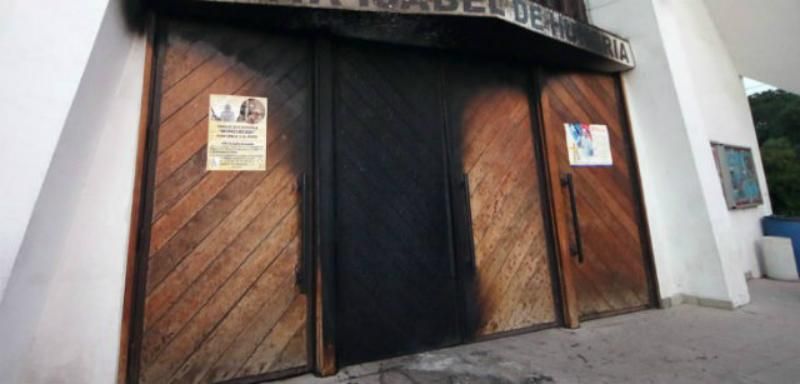 Невідомі зловмисники підірвали три католицькі церкви в Чилі перед приїздом Папи Римського Невідомі зловмисники підірвали три католицькі церкви в Чилі перед приїздом Папи Римського