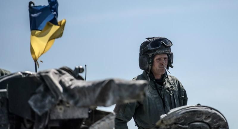 Оккупанты продолжают нарушать перемирие: двое украинских защитников получили ранения в зоне АТО Оккупанты продолжают нарушать перемирие: двое украинских защитников получили ранения в зоне АТО