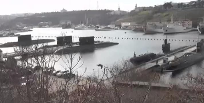 Кораблі в Криму, які Путін запропонував повернути Україні, показали на відео