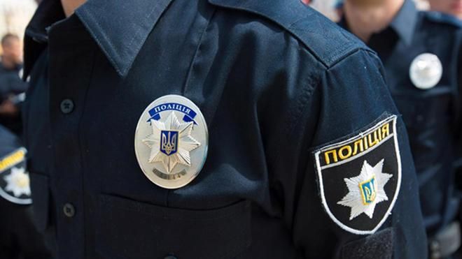 В Харькове задержали полицейского, который угрожал оружием работникам магазина