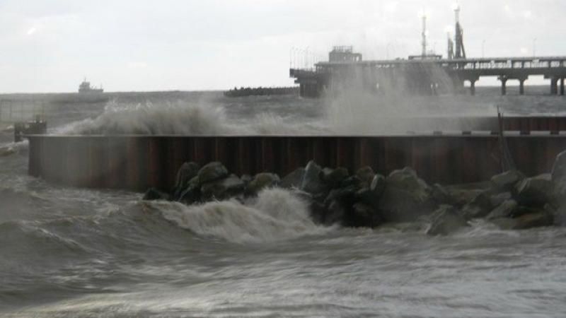 Керченская паромная переправа в очередной раз прекратила работу Керченская паромная переправа в очередной раз прекратила работу
