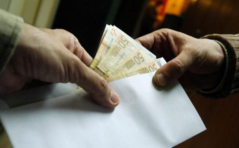 Від 500 тисяч – до 200 гривень: антирейтинг українських хабарників за 2017 рік Від 500 тисяч – до 200 гривень: антирейтинг українських хабарників за 2017 рік