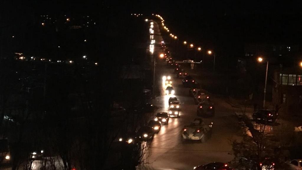 В Керчи заметили колонну военной техники: опубликовано видео и фото В Керчи заметили колонну военной техники: опубликовано видео и фото