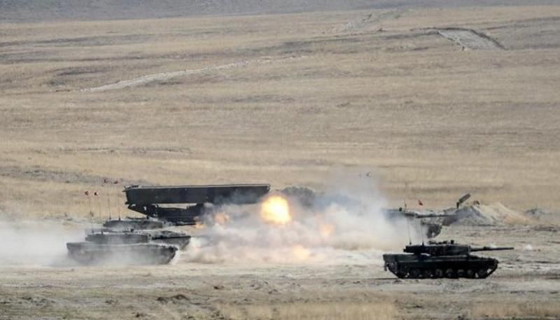 Турецкие войска открыли огонь по позициям курдов на севере Сирии
Турецкие войска открыли огонь по позициям курдов на севере Сирии