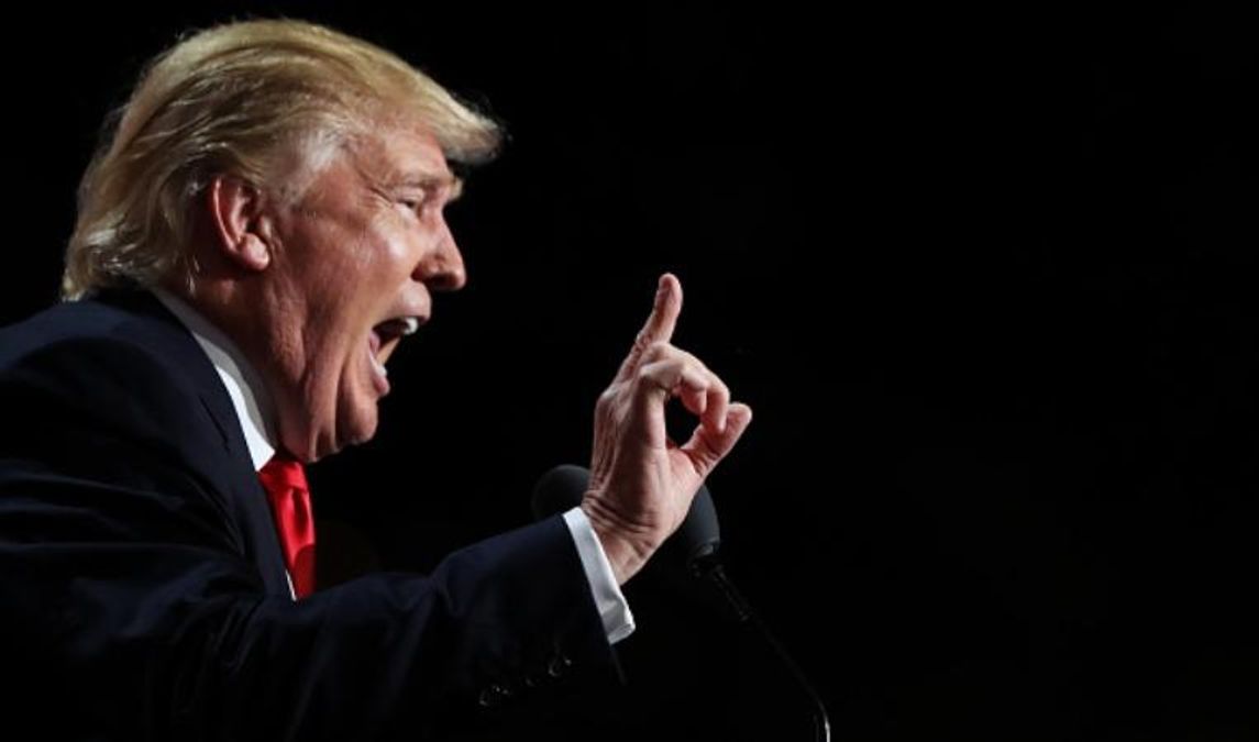 "Фейкова книга психічно хворого автора": Трамп грубо обізвав автора скандальної книги про нього