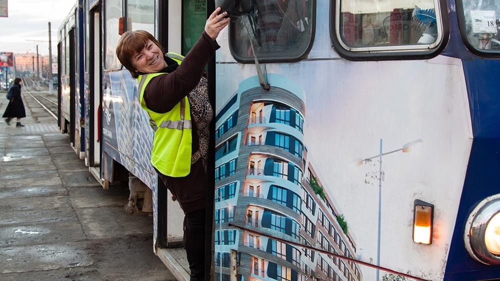 Водійка львівського трамвая стала відомим блогером
