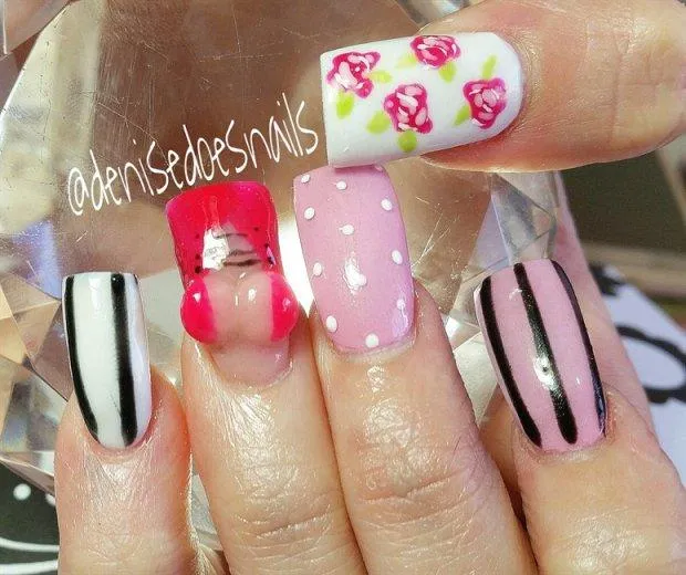 Жіночі груди на нігтях Жіночі груди на нігтях