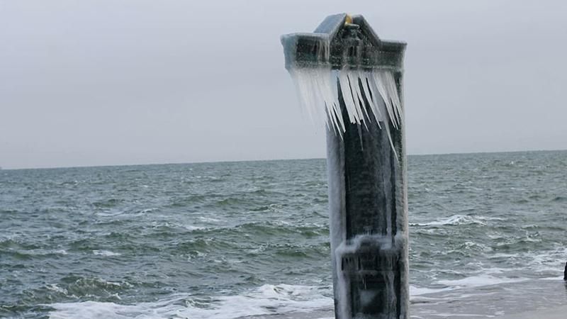 В Одессе большие сосульки заполонили побережье: фото В Одессе большие сосульки заполонили побережье: фото