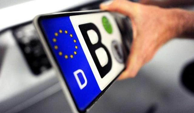 Бойовики "ДНР" штрафують власників авто на єврономерах, – Тимчук Бойовики "ДНР" штрафують власників авто на єврономерах, – Тимчук