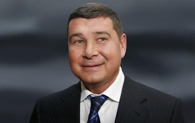Депутат-беглец Онищенко показал лицо маленького сына