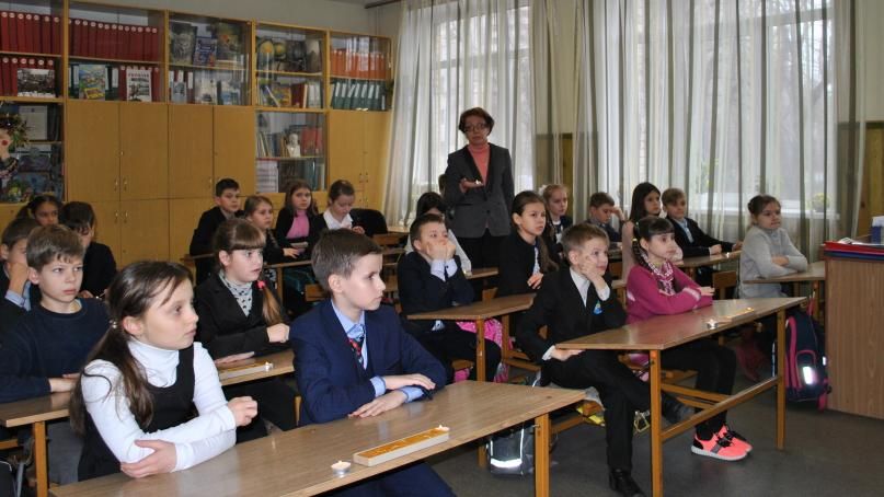 Попри спалах кору учні столичної школи без щеплення відвідують заняття