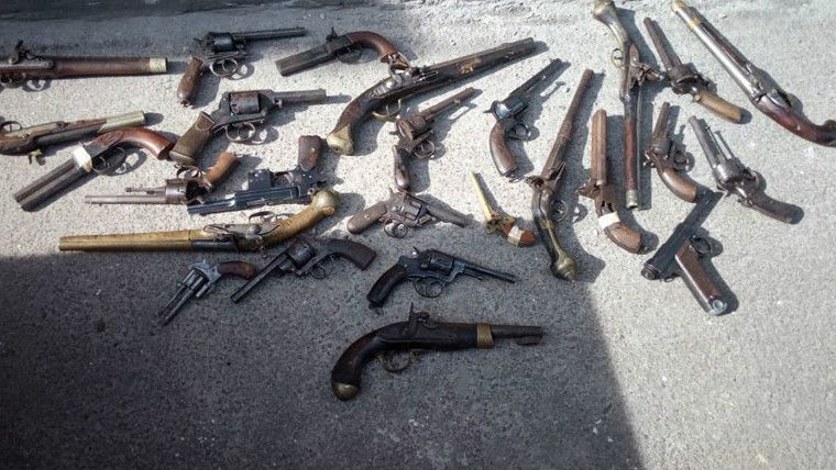 Екс-голову ГУ МВС у Запорізькій області підозрюють у привласнені колекційної зброї