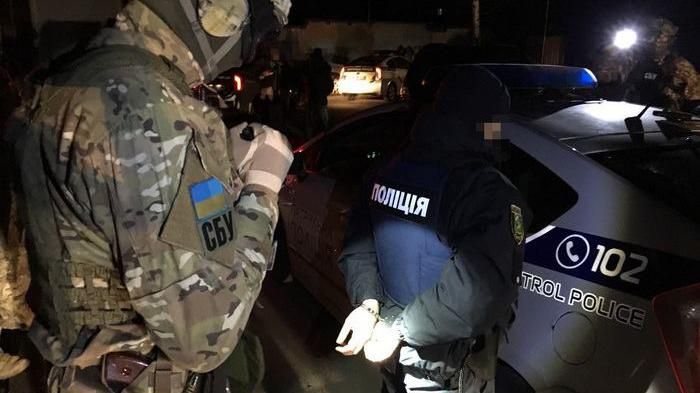 Патрульних поліцейських у Харкові затримали за систематичні побори з водіїв