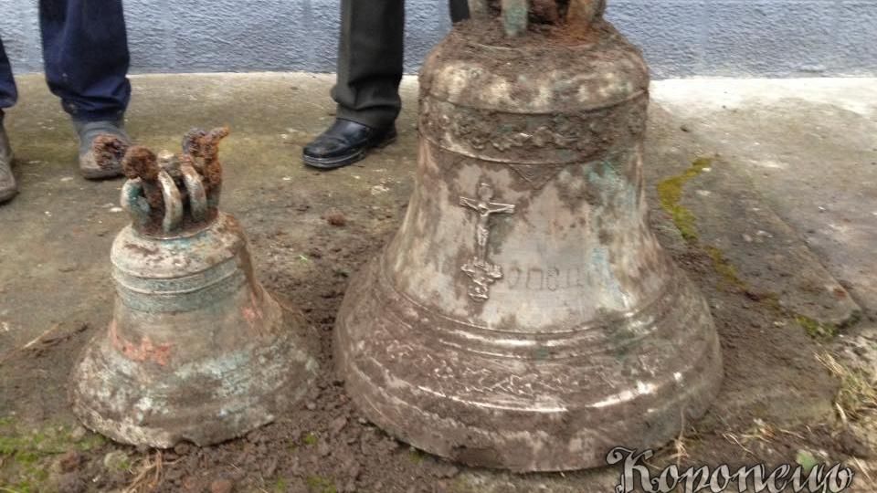 На Тернопільщині випадково відкопали церковні дзвони, які півстоліття тому заховали від радянської влади