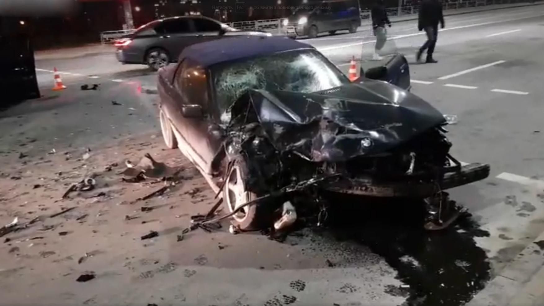 Жахливе зіткнення двох авто у Києві: внаслідок аварії дитина потрапила до лікарні