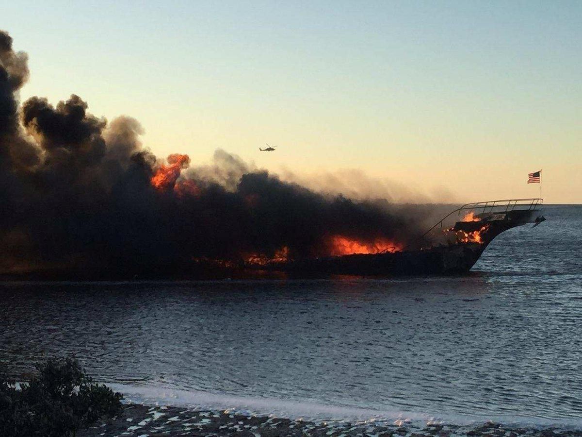У США загорівся човен-казино: врятувалися півсотні людей