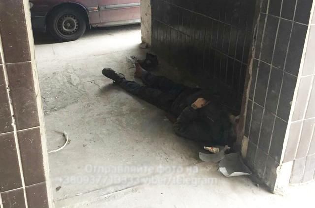 Поліція Києва назвала причину смерті безпритульного, знайденого під стінами лікарні