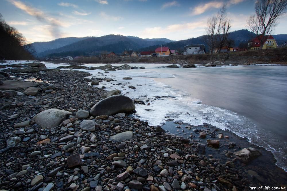 В річці на Закарпатті знайшли труп молодої дівчини В річці на Закарпатті знайшли труп молодої дівчини