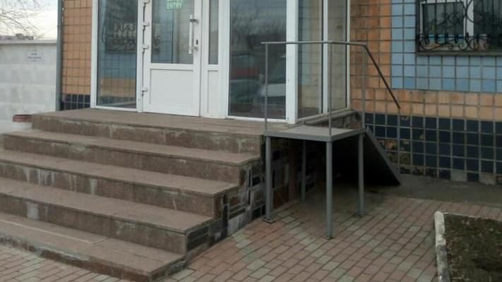 В Кропивницком установили пандус возле отделения полиции, которым невозможно пользоваться В Кропивницком установили пандус возле отделения полиции, которым невозможно пользоваться