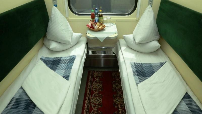 Укрзалізниця поставила у вагонах нові комплекти білизни: з’явились фото Укрзалізниця поставила у вагонах нові комплекти білизни: з’явились фото