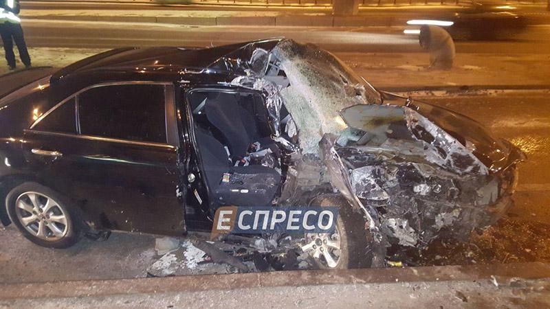 У Києві сталась моторошна аварія: пасажира насмерть задавило в машині