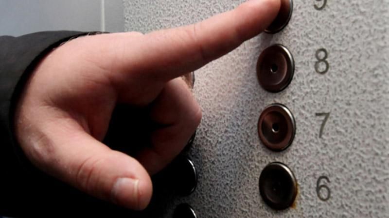 У Росії встановили ліфт з незвичними розмірами: відеофакт У Росії встановили ліфт з незвичними розмірами: відеофакт