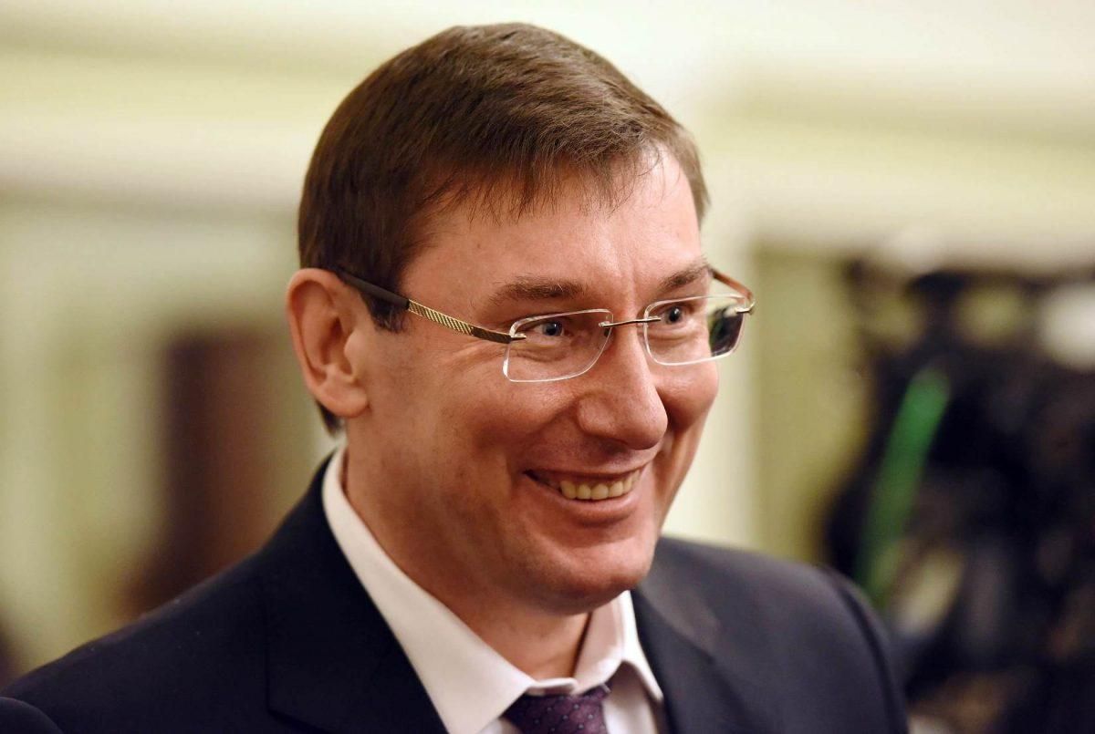 Луценка з собакою застукали за запальними танцями: відео Луценка з собакою застукали за запальними танцями: відео