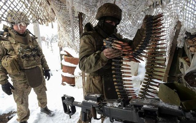 Боевики применили на Донбассе запрещенное оружие: среди сил АТО есть раненые Боевики применили на Донбассе запрещенное оружие: среди сил АТО есть раненые