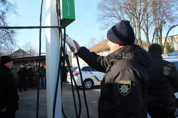 Зарядка для поліцейських авто Зарядка для поліцейських авто