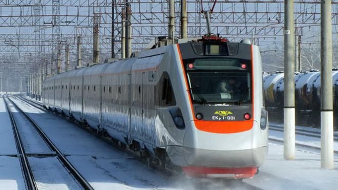 Погіршення погодних умов, яке синоптики прогнозували, не вплинуло на рух поїздів Погіршення погодних умов, яке синоптики прогнозували, не вплинуло на рух поїздів